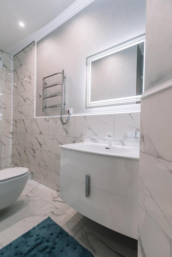 Royal Tower Vip Smart Apartments 1 키예프 외부 사진