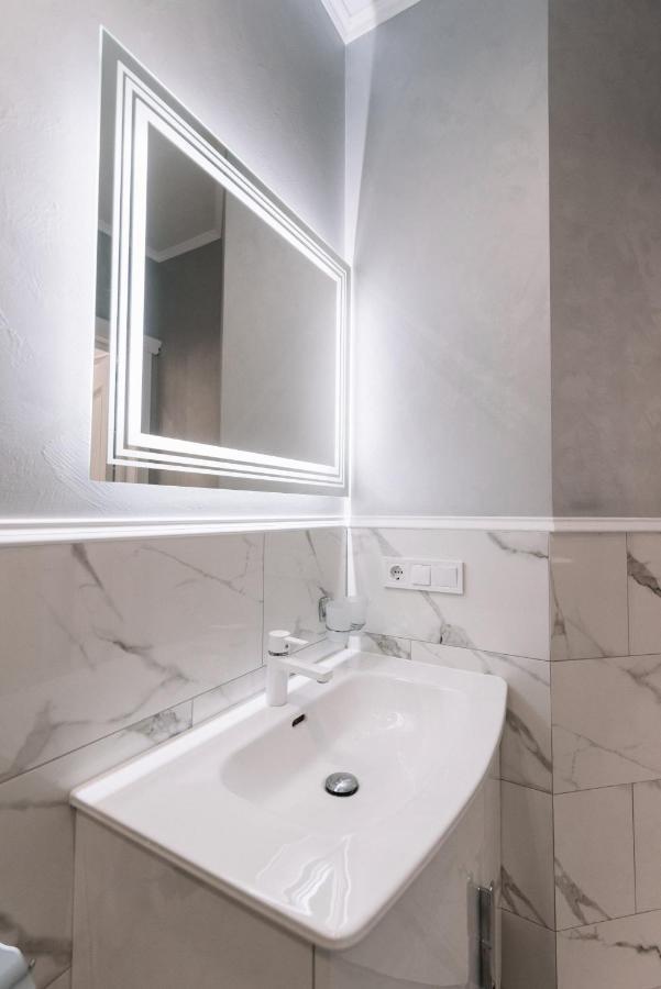 Royal Tower Vip Smart Apartments 1 키예프 외부 사진