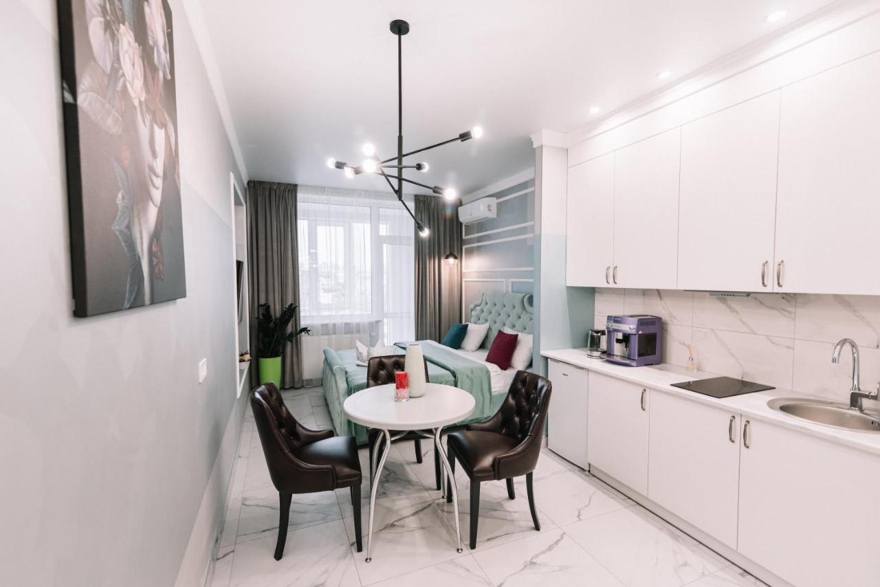 Royal Tower Vip Smart Apartments 1 키예프 외부 사진
