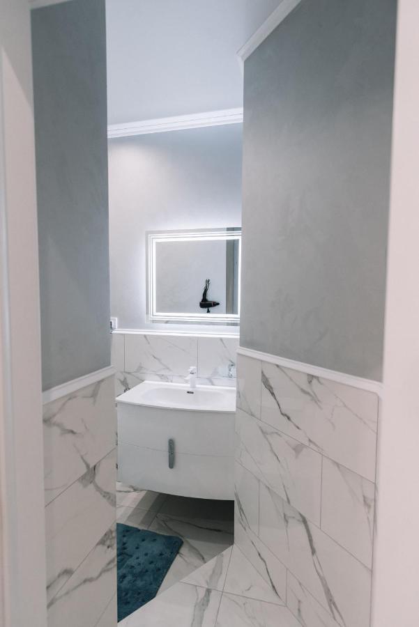 Royal Tower Vip Smart Apartments 1 키예프 외부 사진