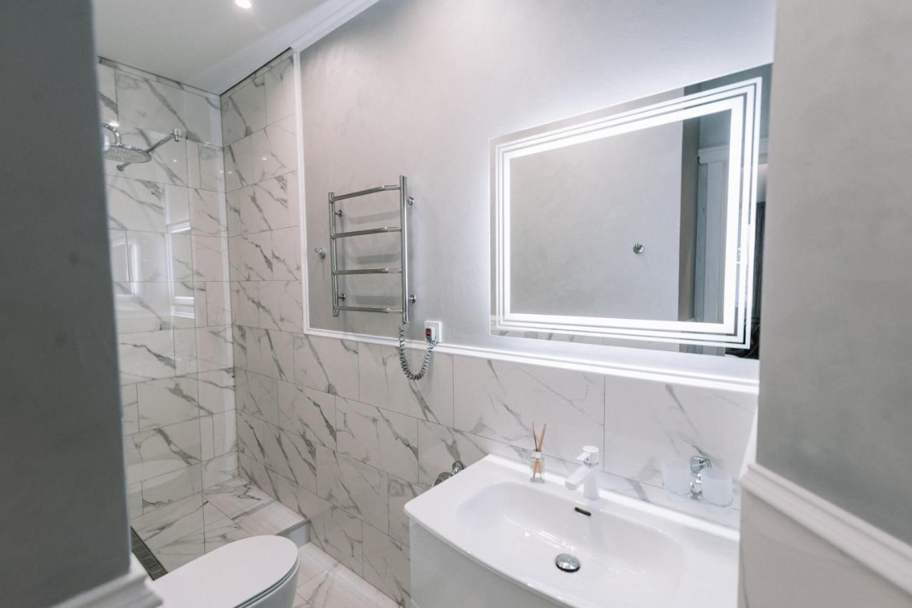 Royal Tower Vip Smart Apartments 1 키예프 외부 사진