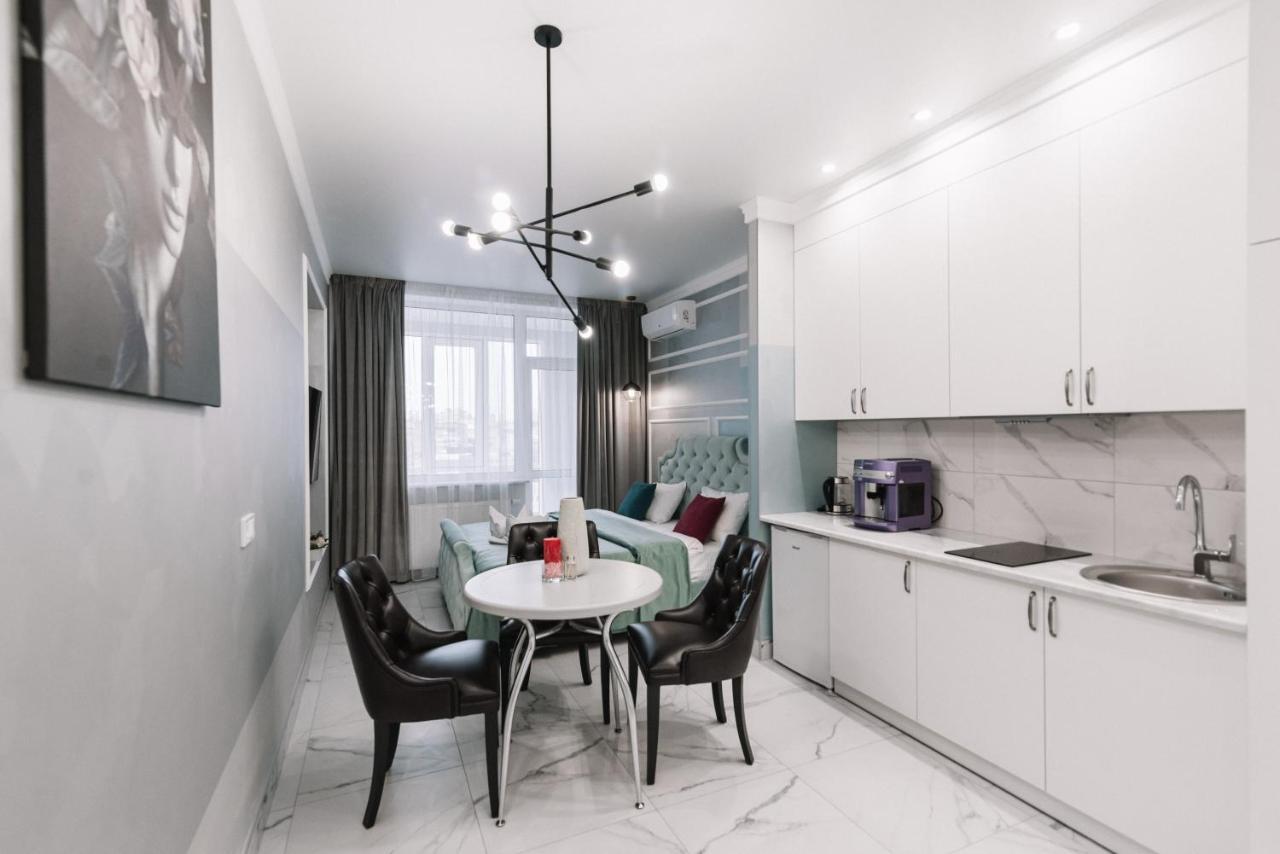 Royal Tower Vip Smart Apartments 1 키예프 외부 사진